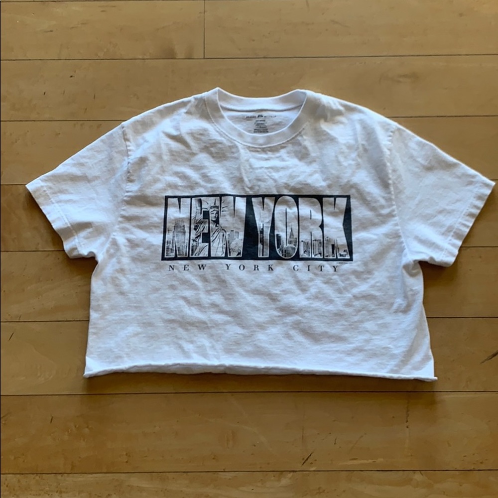 Brandy Melville New York Cropped Graphic Tee